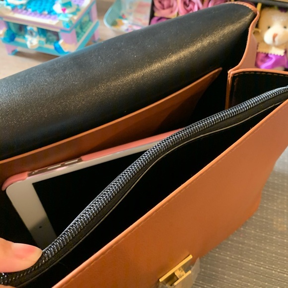 Cute Crossbody - Picture 8 of 8